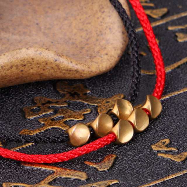Ręcznie robione tybetańskie bransoletki buddyzmu - szeroki czerwony sznurek, miedziane koraliki - Wianko - 3