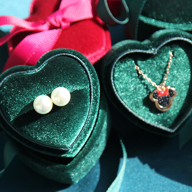 Organizer na biżuterię w kształcie serca - szkatułka z sztruksowym wnętrzem na pierścionki i naszyjniki z ozdobnym wstążkowym motywem - Wianko - 9