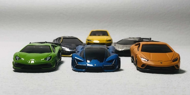 Model samochodu Lamborghini Terzo Millennio Veneno Aventador 1:64 - pamiątkowy stop Diorama w kolekcji miniaturowych zabawek Carros - Wianko - 11