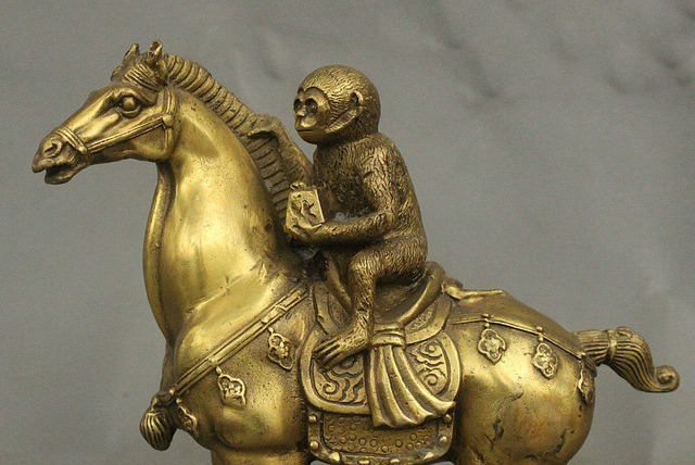 Miedziany posąg konia z rzeźbionym chińskim motywem zodiaku - małpa - Wianko - 2