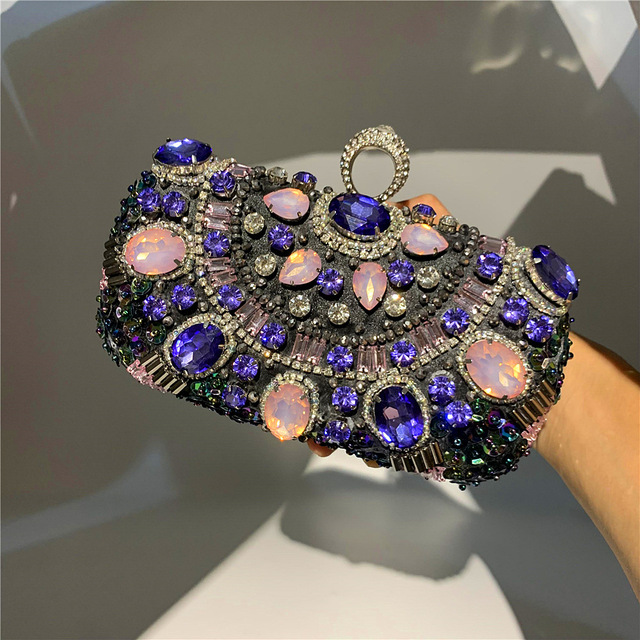 Ekskluzywna torebka wieczorowa z fioletowymi kryształkami i uchwytem na ramię, idealna na ślub i wieczór - Wianko - 4