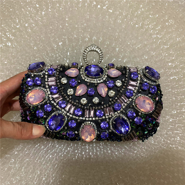 Ekskluzywna torebka wieczorowa z fioletowymi kryształkami i uchwytem na ramię, idealna na ślub i wieczór - Wianko - 12