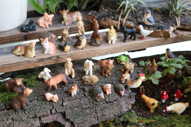 Figurki miniaturowe zwierząt do ogrodu - Mini las gospodarskich zwierząt: wiewiórka, kurczak, królik - Wianko - 2