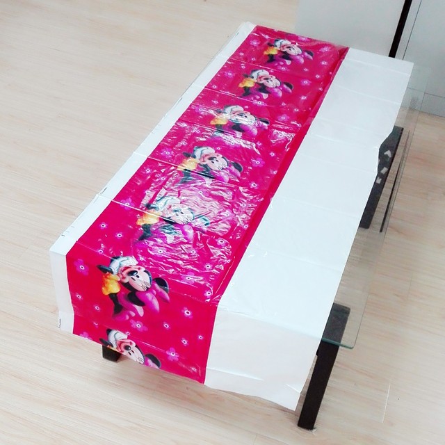 Oto poprawiony tytuł produktu:Materiały jednorazowe - obrusy na urodzinową imprezę z Myszką Minnie, dekoracje dla dzieci - Minnie Mouse, 108x180 cm - Wianko - 1