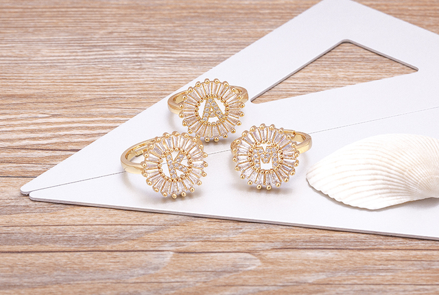 Nowy złoty pierścień regulowany otwierający ze złotą metalową literą A-Z - biżuteria w stylu wesele i rodzinny prezent - Wianko - 1