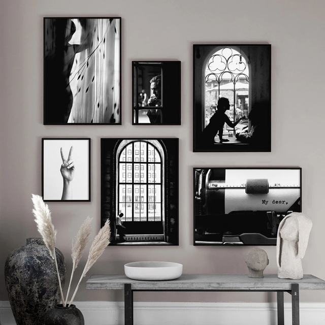 Obraz ścienny na płótnie - Czarno-biały budynek w alei, Nordic plakaty i druki, idealne do salonu - Wianko - 1