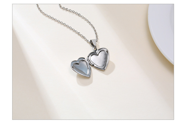 Personalizowany naszyjnik z wisiorkiem serca z wizerunkiem kobiety - prezent na rocznicę - Wianko - 11