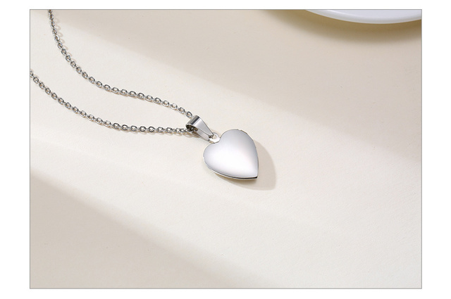 Personalizowany naszyjnik z wisiorkiem serca z wizerunkiem kobiety - prezent na rocznicę - Wianko - 12