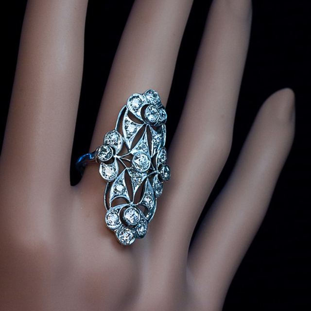 Luksusowy pierścionek z kryształem dla eleganckiej kobiety na wyjątkowe okazje ślubne - Wianko - 1