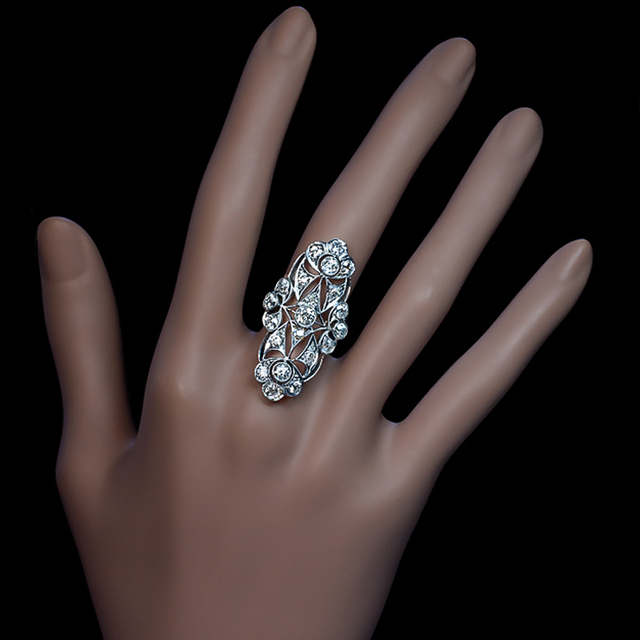 Luksusowy pierścionek z kryształem dla eleganckiej kobiety na wyjątkowe okazje ślubne - Wianko - 2