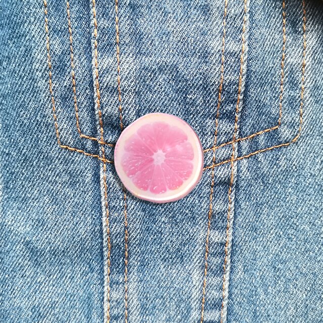 Broszka akrylowa w kształcie cytryny w vintage biżuterii - różowa - Wianko - 22