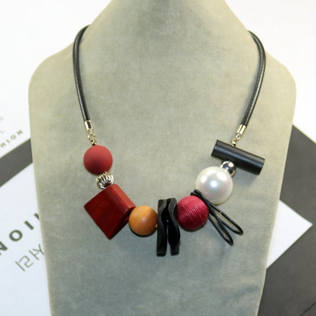 Wisiorek ze sztucznymi perlami i naszyjnik linia łańcucha w modnym geometrii-inspirowanym stylu wełnianym na jesień i zimę - Wianko - 4
