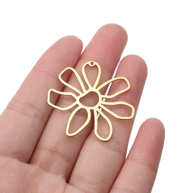 10 sztuk mosiężnych kwiatowych charmsów - wisiorki do ręcznie robionej biżuterii dla kobiet - Wianko - 1
