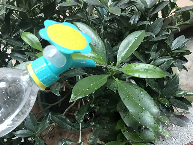 Spryskiwacz ogrodowy: 2w1 plastikowa butelka z dyszą do podlewania i zraszaczem kwiatowym - Wianko - 6