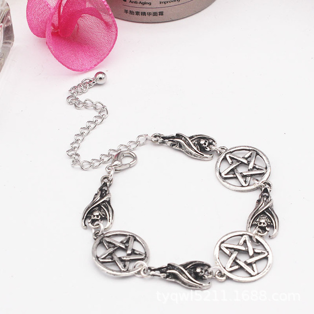 Zestaw biżuterii Nowy Punk dla kobiet - srebrny łańcuszek na szyję z obojczykiem w kształcie gwiazdy Pentagram oraz kolczyki bat, bransoletki - Wianko - 2