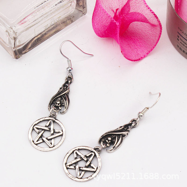 Zestaw biżuterii Nowy Punk dla kobiet - srebrny łańcuszek na szyję z obojczykiem w kształcie gwiazdy Pentagram oraz kolczyki bat, bransoletki - Wianko - 6