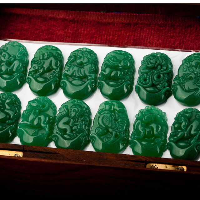 Zestaw 12 wisiorków etnicznych z naturalnym kamieniem Jades - wysoka jakość, Chińskie Zodiakowe symbole - Wianko - 1