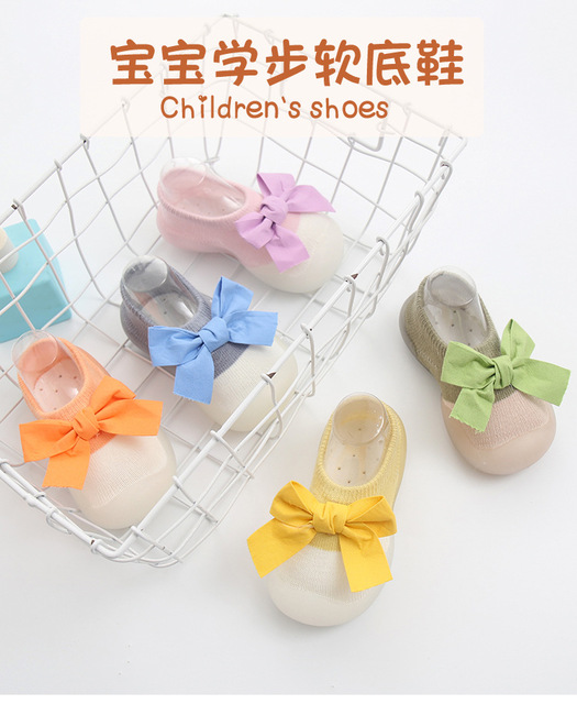 Miękkie antypoślizgowe skarpety dziecięce z bawełny dla noworodka – wygodne obuwie dla chłopca i dziewczynki z kokardą i gwiazdą - Wianko - 1