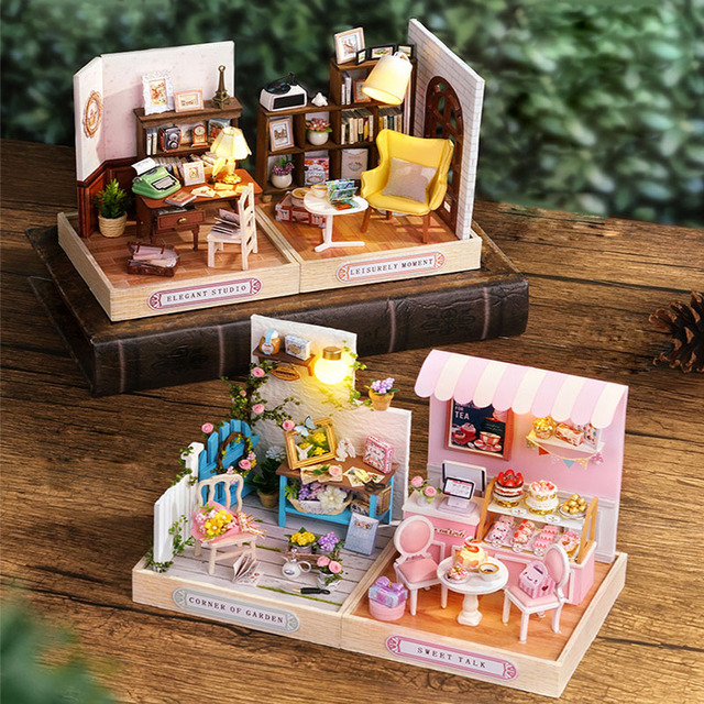 Drewniane miniaturowe domki dla lalek - zestaw mebli i teatr zabawka na urodziny dzieci - Wianko - 1