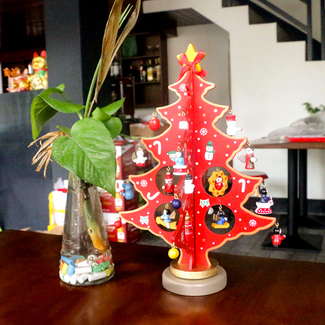 Drewniana choinka DIY z mini ozdobami świątecznymi - dekoracja bożonarodzeniowa do domu - Wianko - 2