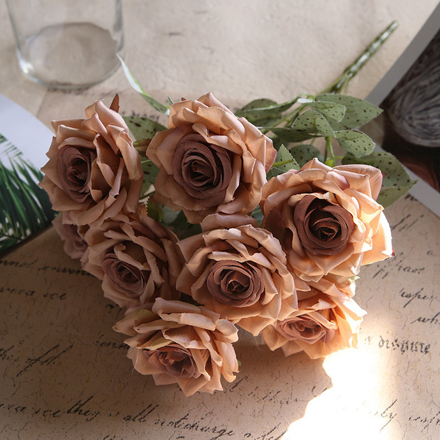 Sztuczne kwiaty różane z liśćmi, jedwabisty materiał, dekoracja wnętrz - biały różowy bukiet jesiennej rośliny - Wianko - 6