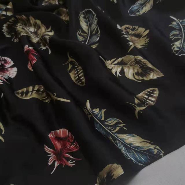 Sukienka Charmeuse z nadrukiem na jedwabnej tkaninie satynowej z miękkim materiałem - Wianko - 5