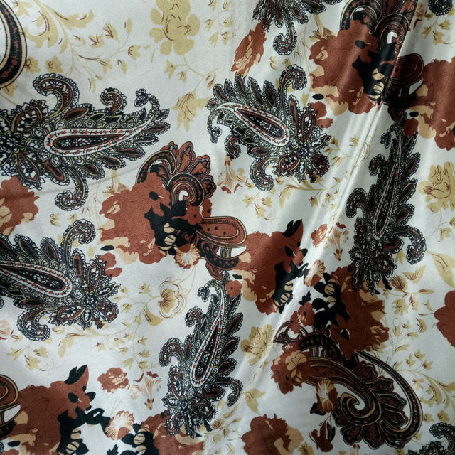 Sukienka Charmeuse z nadrukiem na jedwabnej tkaninie satynowej z miękkim materiałem - Wianko - 12