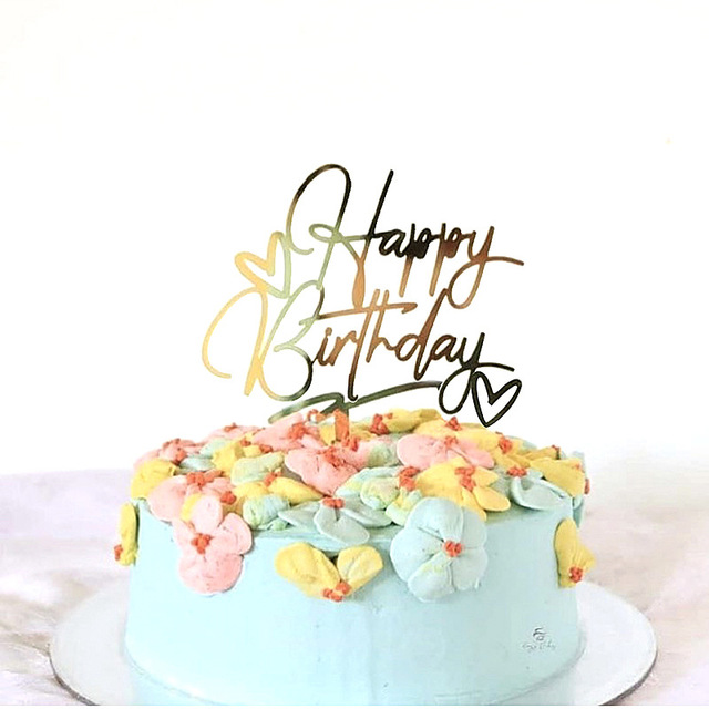 Dekoracja na tort urodzinowy dla dzieci - Babeczka urodzinowa w kształcie złotej i czarnej wykaszarki - Wianko - 7