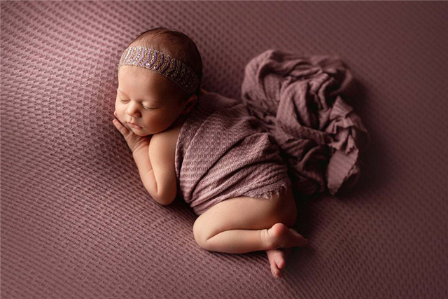 Kocyk do fotografii dla noworodka z miękkiej i elastycznej folii Stretch - komplet 2 sztuk, czapka z długim ogonem i przewijak, unisex, rozmiar 40*150cm - Wianko - 1