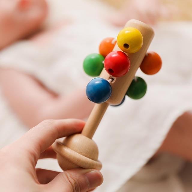 Drewniana grzechotka dla noworodka chwyć dzwonek, zabawka edukacyjna 1 szt. Traing Vision - Wianko - 8