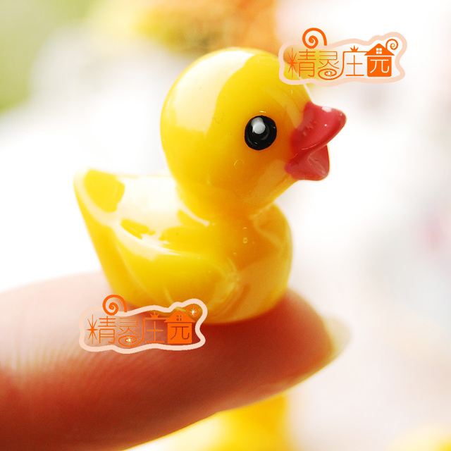 Śliczny mini domek dla lalek z miniaturowymi meblami i akcesoriami - mała żółta kaczka - Wianko - 1