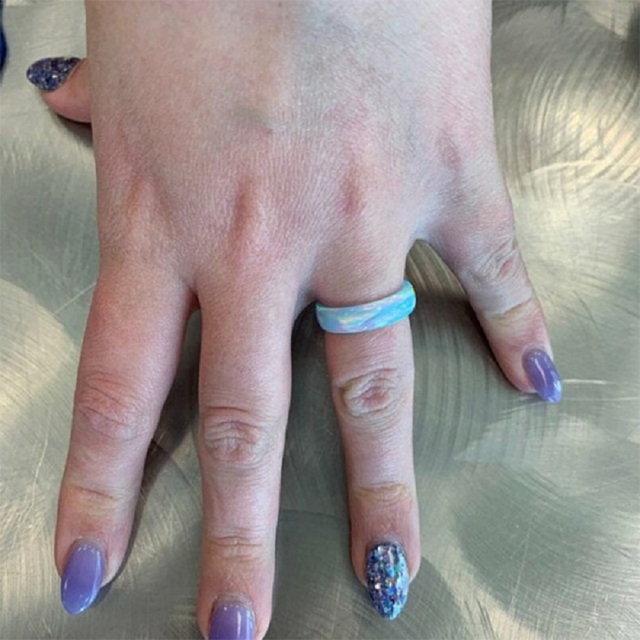Pierścień opalowy z włókna węglowego z opalizującymi kolorami i zmieniającym się odcieniem dla kobiety - Wianko - 26