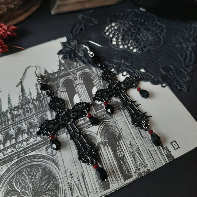 Naszyjnik z wisiorkiem Gotycki czarny krzyż z czerwoną różą - biżuteria gotycka o romantycznym uroku dla kobiet w stylu wiktoriańskim - Wianko - 15