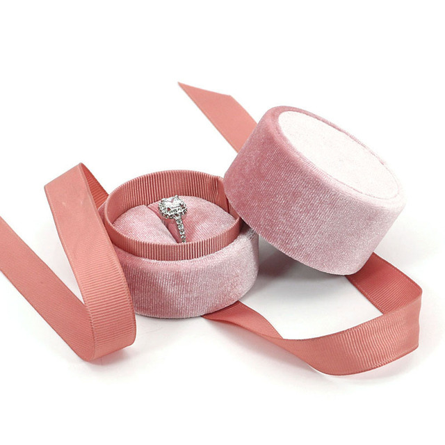 Różowe aksamitne okrągłe pudełko z biżuterią i ozdobnym węzłem - do przechowywania pierścionków, kolczyków, naszyjników i bransoletek związanych z zaręczynami i ślubem - 1 szt - Wianko - 8