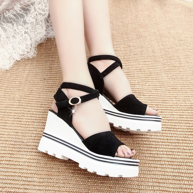 Nowy tytuł produktu: Damskie sandały na platformie z wysokimi obcasami koreańskiego stylu bez palców Muffin w letnim stylu - Wianko - 4