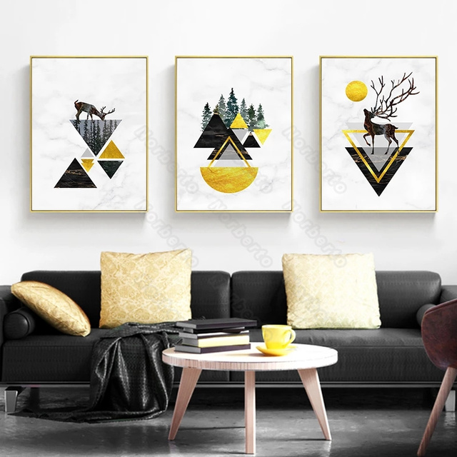 Nordic Canvas - obraz plakat z czarno-złotymi trójkątami i półokrągami, przedstawiający abstrakcyjne jelenie i żółte lasy słoneczne, idealny do dekoracji ścian w domowych pokojach - Wianko - 2