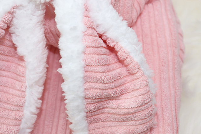 Kurtka sztruksowa dla psa i ciepłe ubranie z kapturem dla kota w różowym kolorze - Wianko - 9