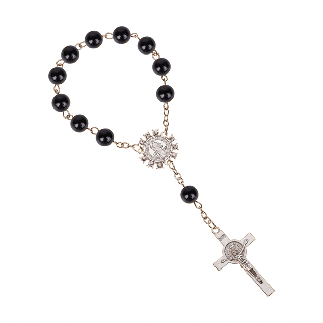 Klasyczny wisiorek Marilyn w stylu retro imitujący perły z ukrzyżowanym Jezusem - biżuteria religijna - Wianko - 1