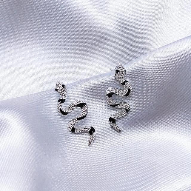 Nowoczesne złote srebrne kolczyki z wężem dla kobiet - Moda na geometryczne kolczyki ze zwierzętami - Wianko - 4