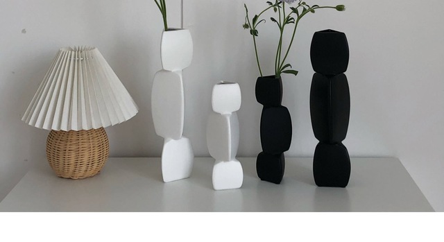 Elegancki, prosty w kształcie wazon skandynawski, czarno-biały, z nieregularną geometrią, idealny do dekoracji domowej - Wianko - 4