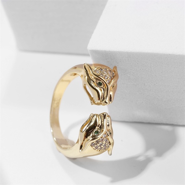 Regulowany pierścień z wysokiej jakości miedzi w złotym kolorze, ozdobiony metalowymi elementami w kształcie podwójnej głowy leoparda i cyrkonią, idealny na imprezę - Wianko - 2