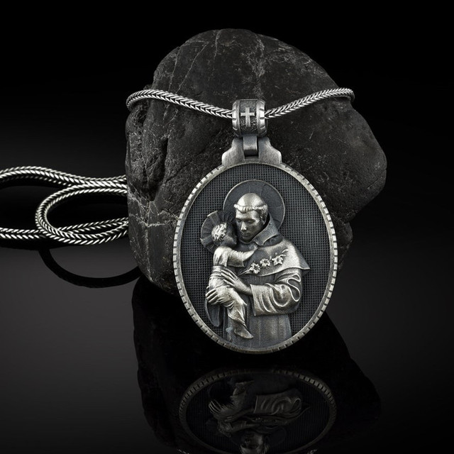 Męski naszyjnik z wisiorkiem religijnym - Jezus na krzyżu - biżuteria chrześcijańska złota i srebrna - Wianko - 16