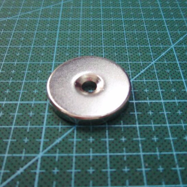 Magnes ziem rzadkich neodymowy 30x5-5 30mm x 5mm z pierścieniem otworem 5mm - 40 sztuk - Wianko - 5