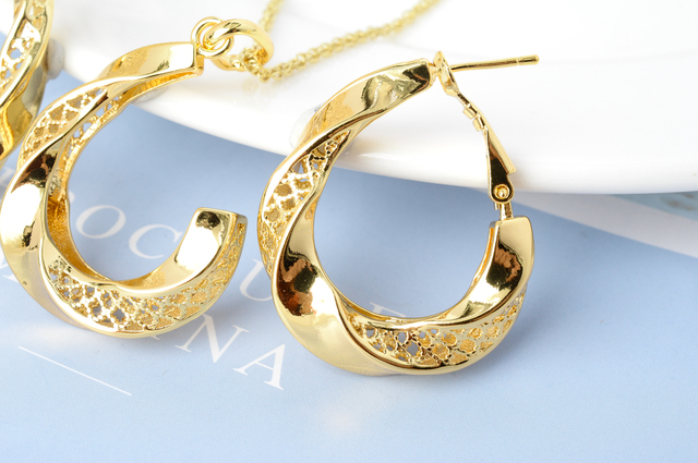 Klasyczne zestawy biżuterii dla kobiet - kolczyki i naszyjnik ze złotym wiszącym romantycznym motywem na wesele i rocznicę - Wianko - 5