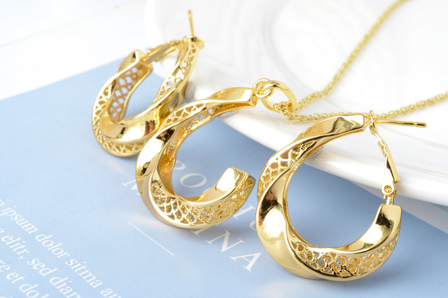Klasyczne zestawy biżuterii dla kobiet - kolczyki i naszyjnik ze złotym wiszącym romantycznym motywem na wesele i rocznicę - Wianko - 3