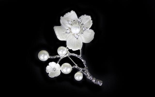 Broszka perłowa z białego kwiatu Shell - Wianko - 2