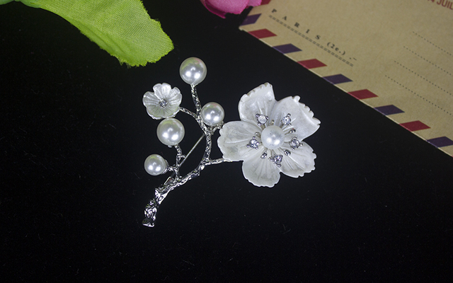 Broszka perłowa z białego kwiatu Shell - Wianko - 6