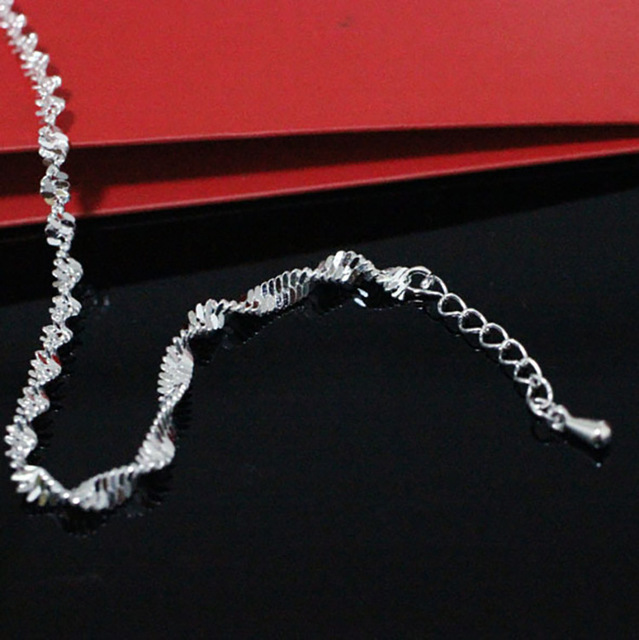 Modna srebrna bransoletka na kostkę z łańcuszkiem i znaczkiem stóp - biżuteria dla kobiet - Wianko - 3
