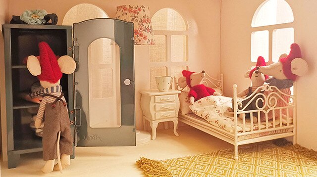 Drewniane łóżko mentalne w stylu vintage do domku dla lalek 1/12 1/8 Aizulhomey Blyth, zestaw do pokoju macierzyńskiego OB11 BJD Lol, akcesoria dla lalek - krzesełko dla dziecka - Wianko - 4