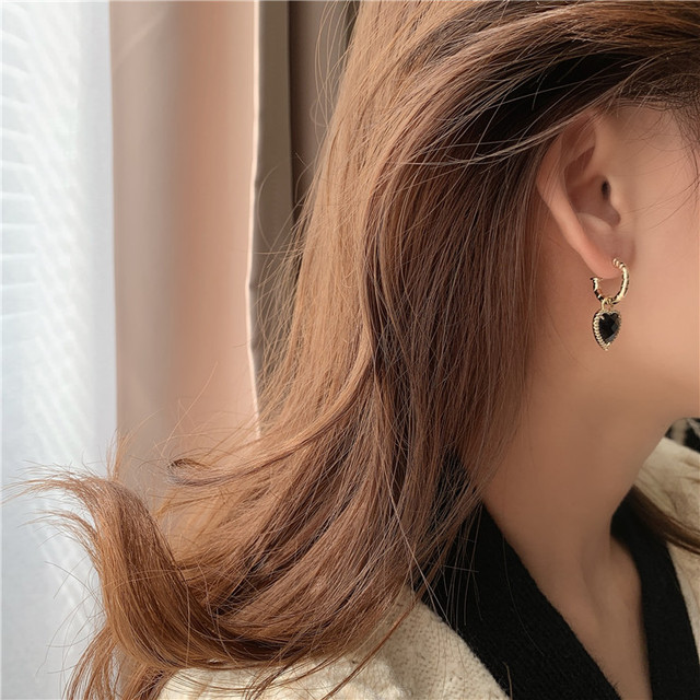 Kolczyki wiszące - Koreańska moda: Prosty wisiorek z czarnym kryształem i miłością, damskie akcesoria miejskie na co dzień - Wianko - 9